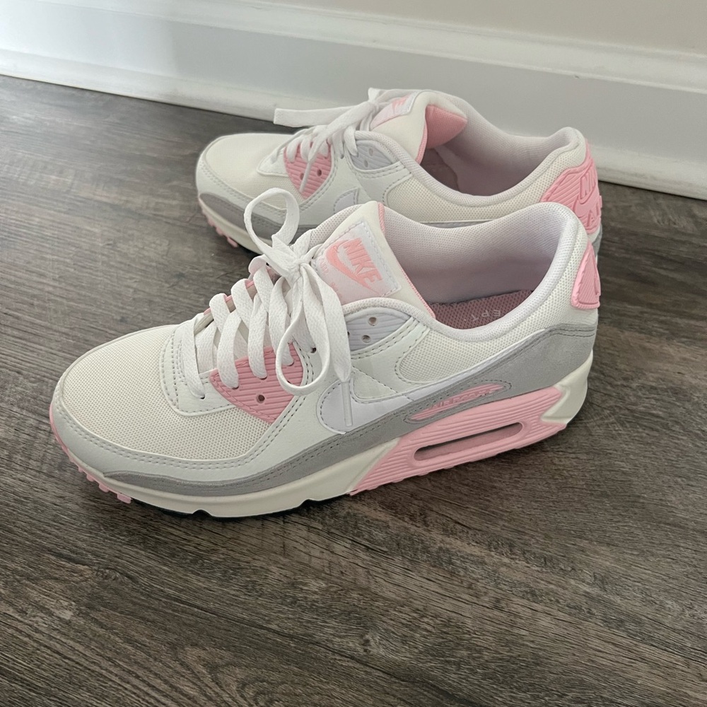 Nike Women’s Air Max 90 Sneakers. Womens Size- 8.